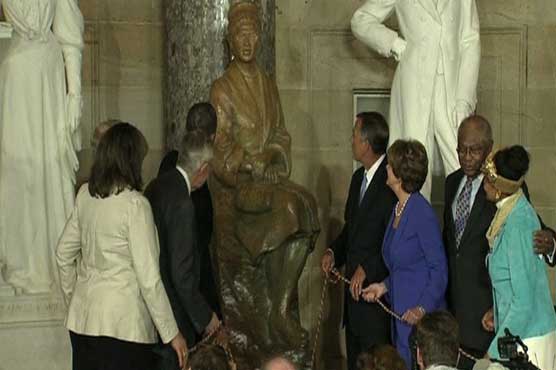 Obama unveils Capitol statue of rights icon Rosa Parks